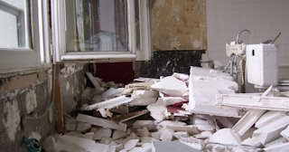 Демонтаж хрущевки в Снежинске - удаление старых полов и стен по выгодной цене от 1770 рублей.